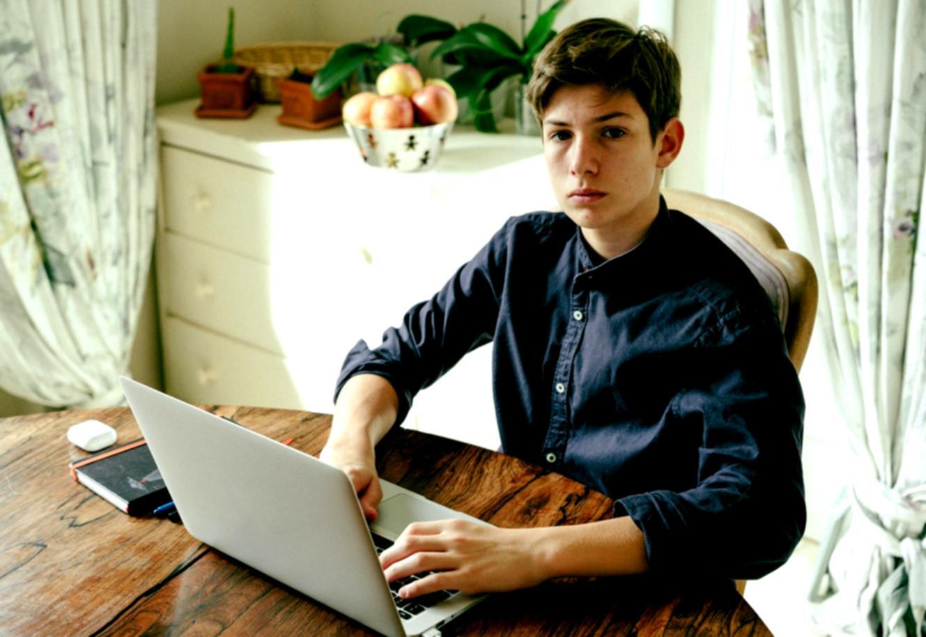 Detaillierte Finanzanalyse und Bewertungsberechnung